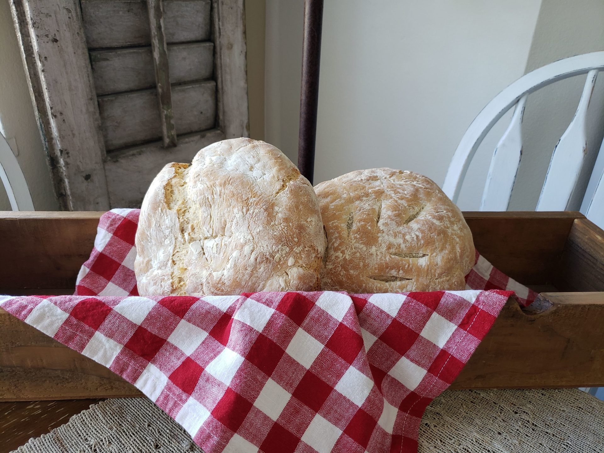 EASY DIY VINTAGE FARMHOUSE WALL RACK - The Striped Barn